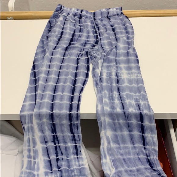 blue and white pattern plazo pants and bandeau set - Picture 3 of 3